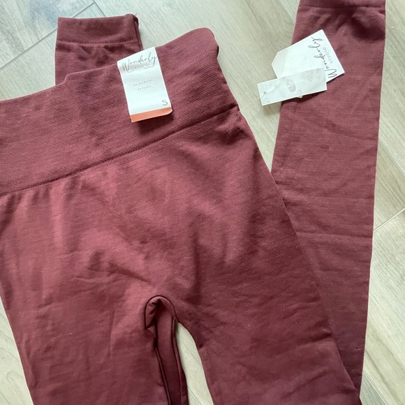 Wonderly Studio Womens Leggings Burgandy Size S New - Picture 2 of 4